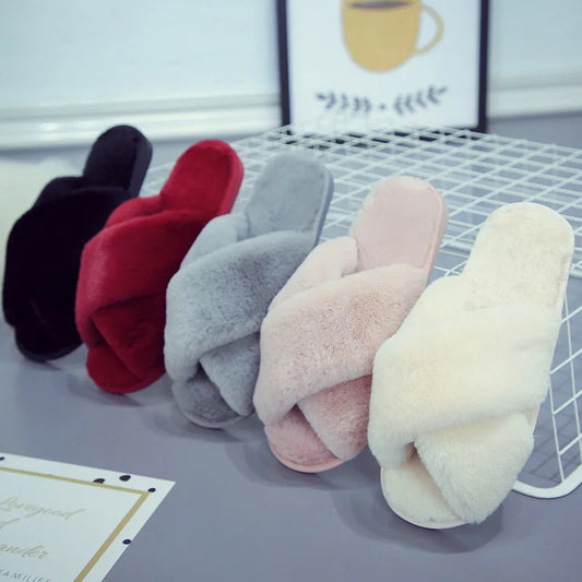 Cozy Cross Slippers: Stylish Comfort!