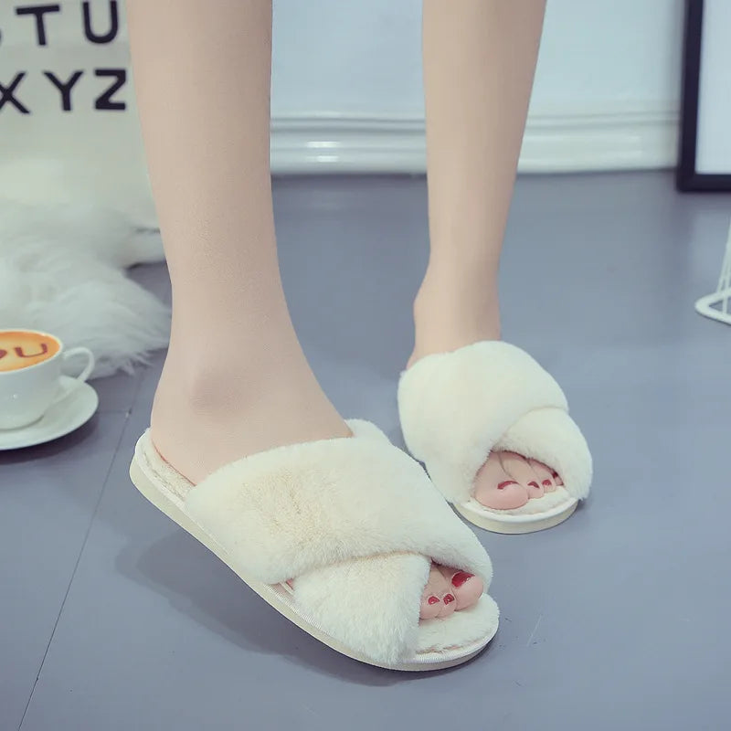 Cozy Cross Slippers: Stylish Comfort!